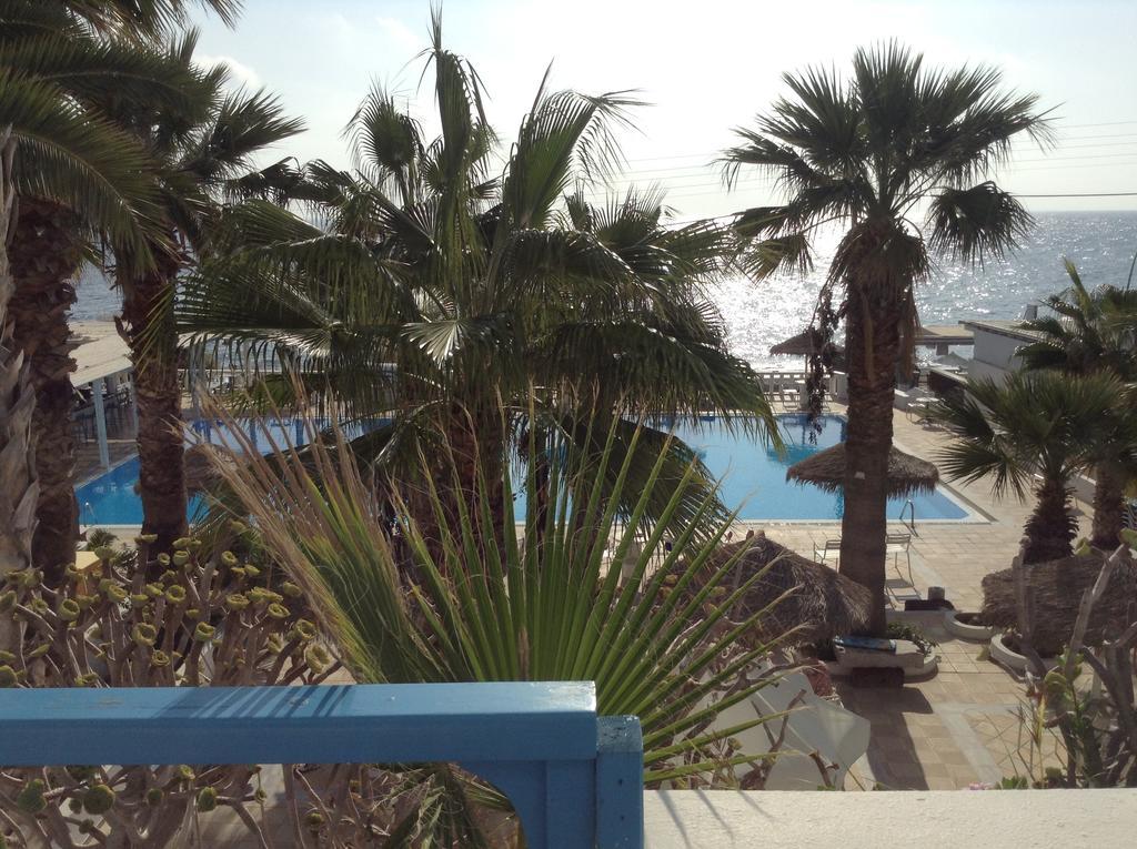 Kamari Beach Hotel エクステリア 写真