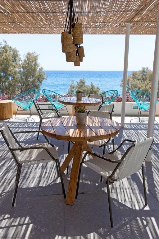 Kamari Beach Hotel エクステリア 写真