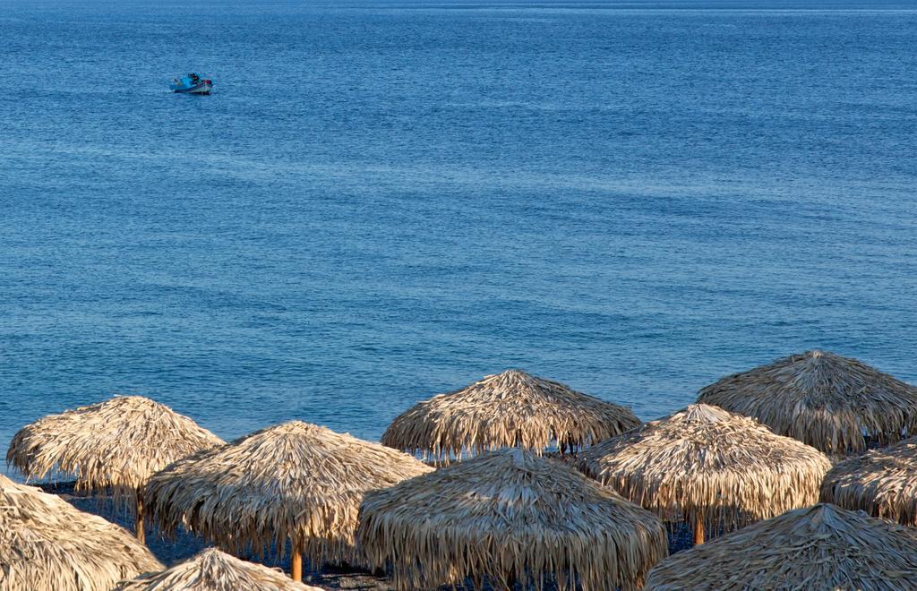 Kamari Beach Hotel エクステリア 写真